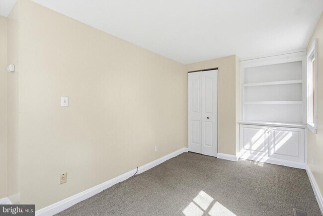 Building Photo - 947 Oella Ave