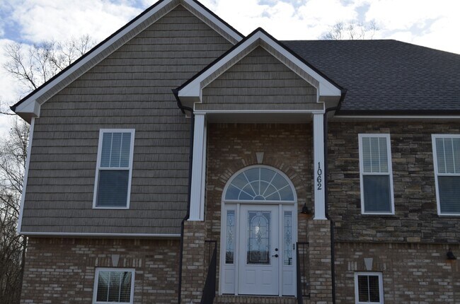 Primary Photo - 1062 Harrison Way
