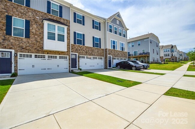 Building Photo - 9833 Oaklawn Blvd NW
