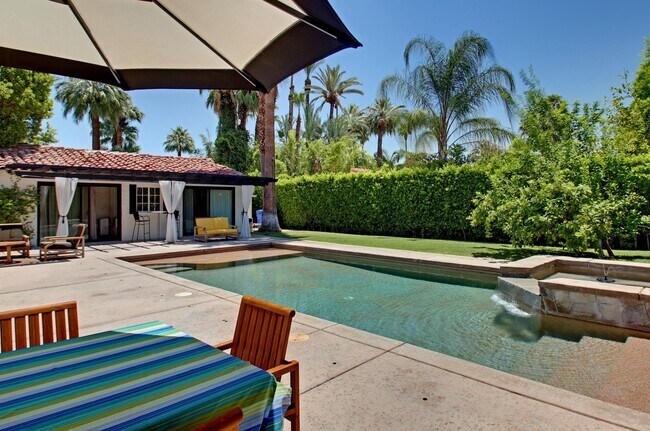 Building Photo - 839 N Avenida Olivos