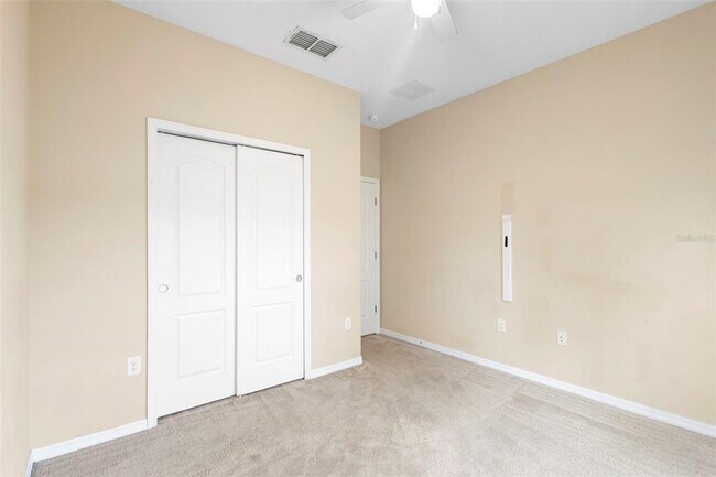 Building Photo - 215 Lakeshore Dr
