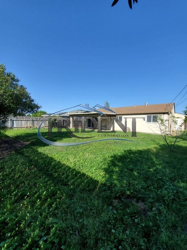 Building Photo - Cute 3 bedroom, 2 bath house