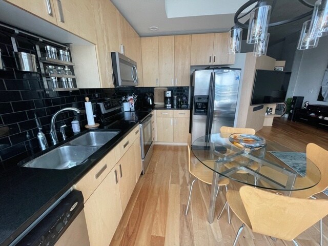 Building Photo - 1700 Bassett St