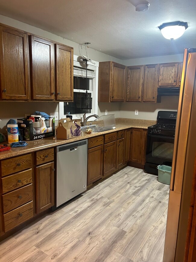 Building Photo - 2193 Packerland Dr