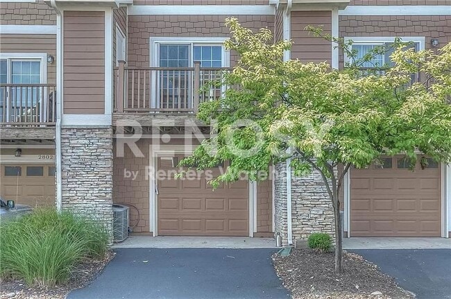 Building Photo - 3 Bedroom / 3.5 Bath Townhouse Near KU MED -  Available in August