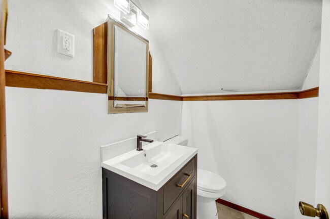 Building Photo - 2611 Ellen Ave