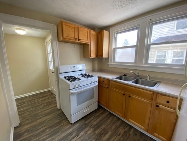 Building Photo - Classic 3-Bed Home with Covered Porch & Off-Street Parking