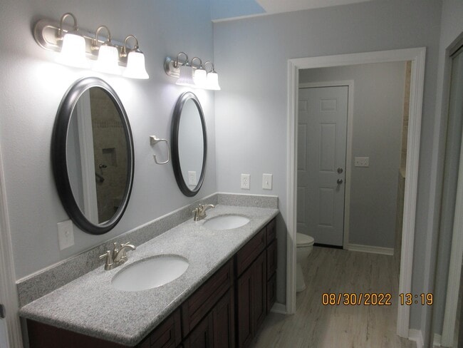 Building Photo - 320 W Fort Morgan Rd