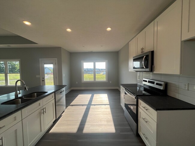 Building Photo - Gorgeous New Constrution home close to Mag...