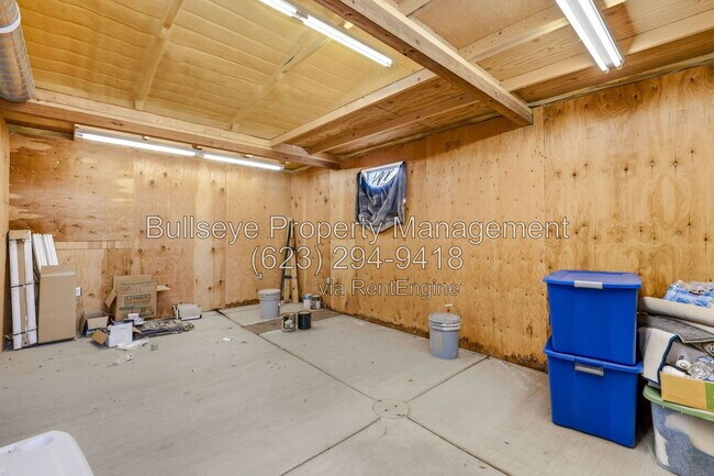 Building Photo - 313-East 1/2 E 1/2 St N
