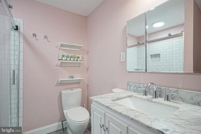 Building Photo - 522 Montrose St