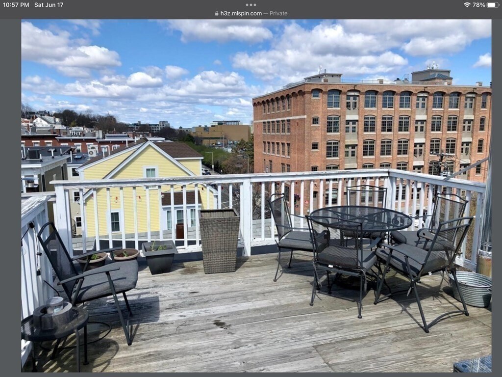 Building Photo - 256 Medford St