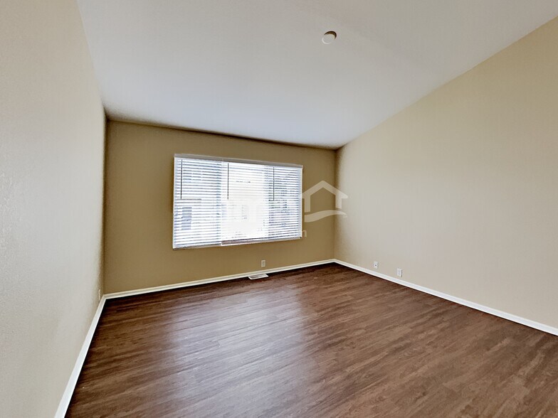 Building Photo - 209 Homestead Way
