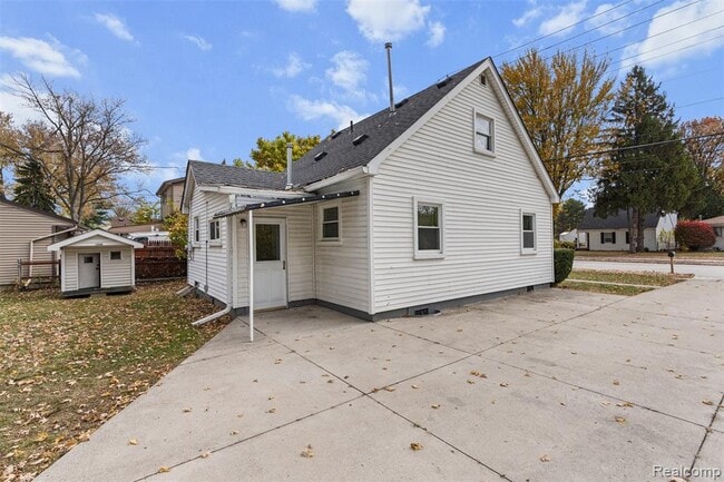 Building Photo - 13263 Frazho Rd