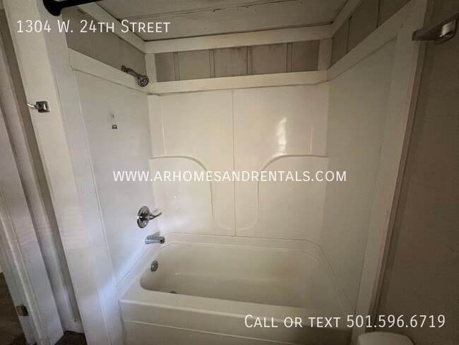 Building Photo - 1304 W 24th St