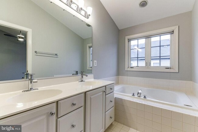 Building Photo - 953 Harrison Cir