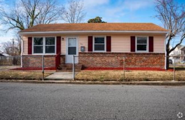 Building Photo - 301 W Chesapeake Ave
