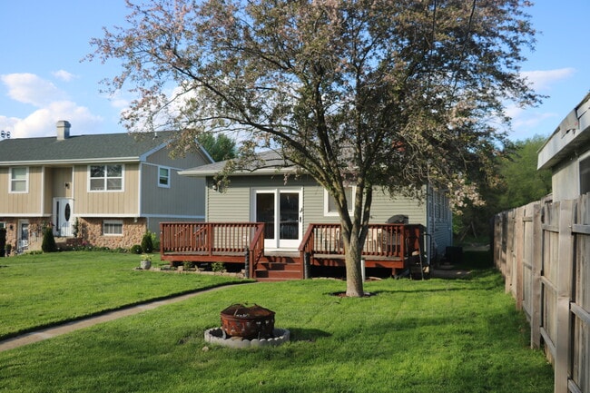 Building Photo - 42527 N Forest Ln