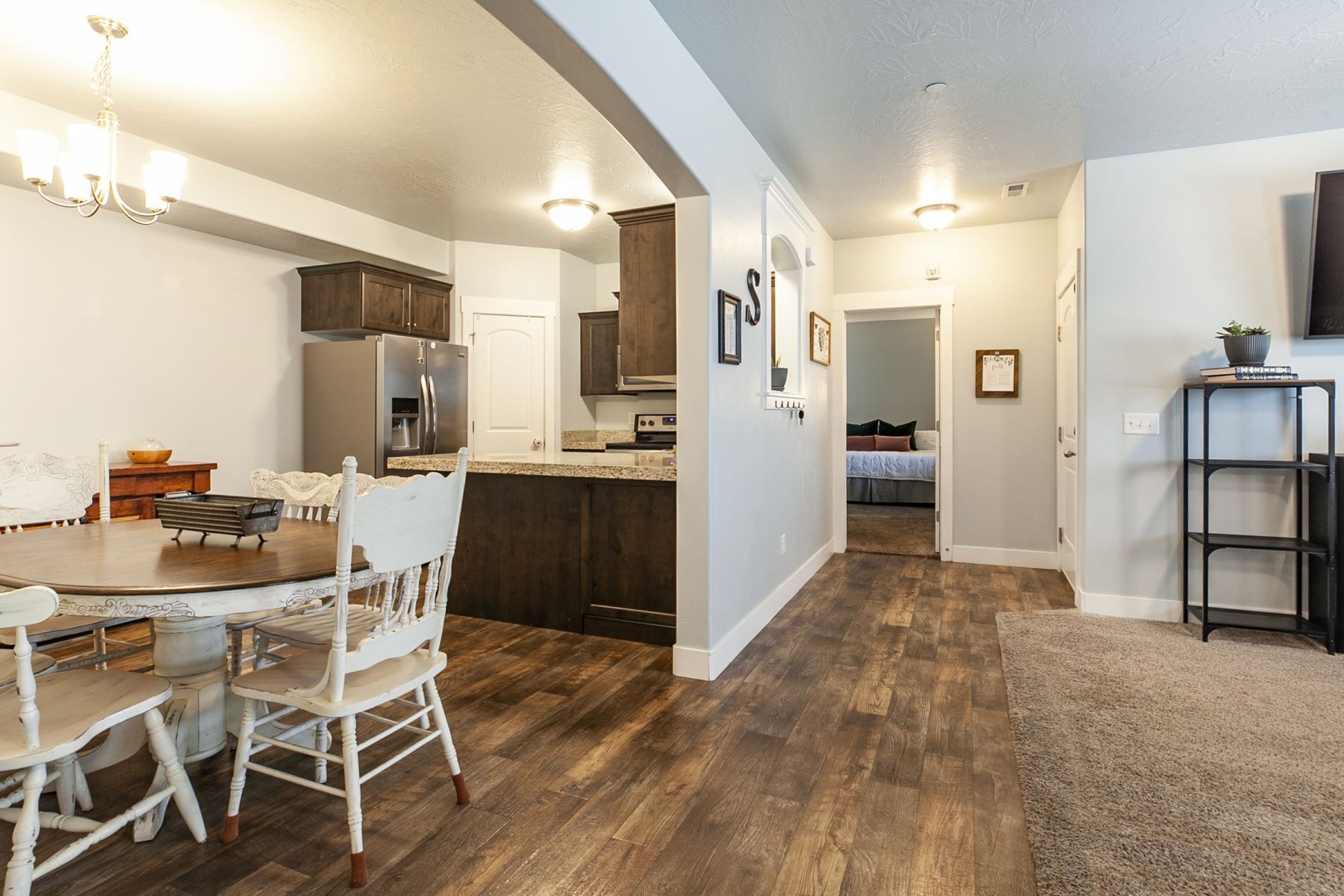 Building Photo - 1881 N Crest Rd