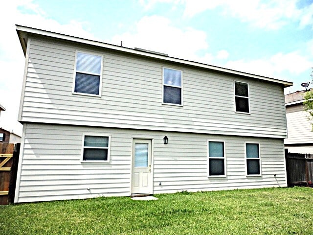 Building Photo - 18227 Thicket Grove Rd