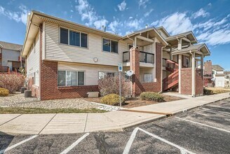 Building Photo - Updated 2 bedroom, 2 bath condo - Available now!