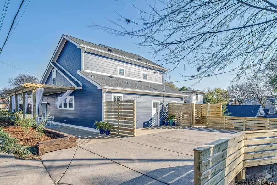 Building Photo - 426 Hart Ave