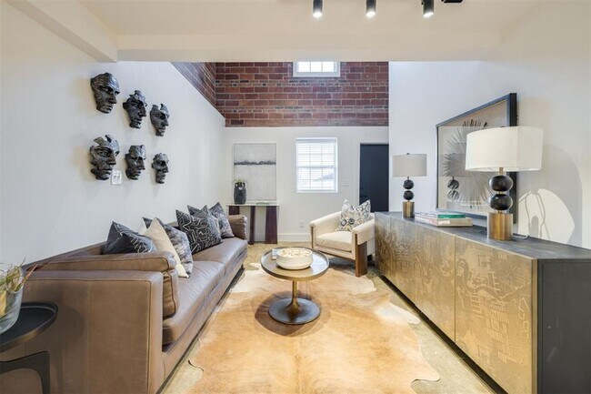 Building Photo - One bedroom loft in Midtown OKC!