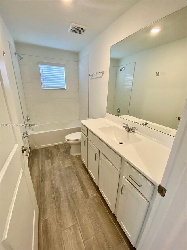 Building Photo - 4163 Lagoon Shore Dr