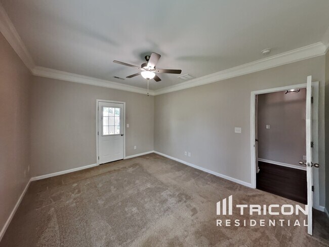 Building Photo - 17 S Sunny Dale Dr