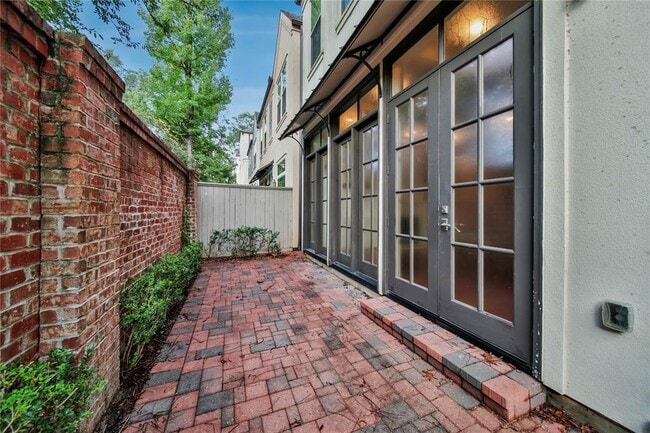 Building Photo - 42 Wooded Park Pl