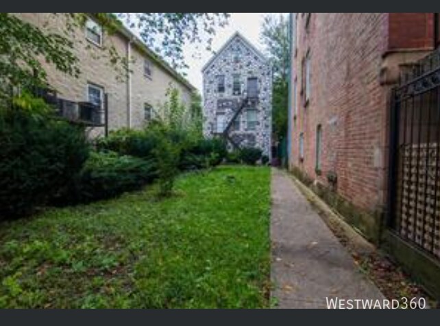 Primary Photo - 2243 S Sawyer Ave