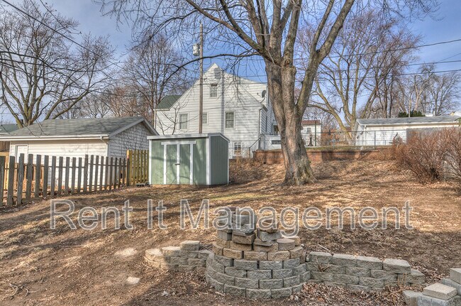 Building Photo - 1220 S 55th St