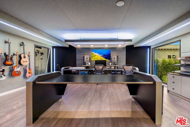 Building Photo - 22931 Dolorosa St