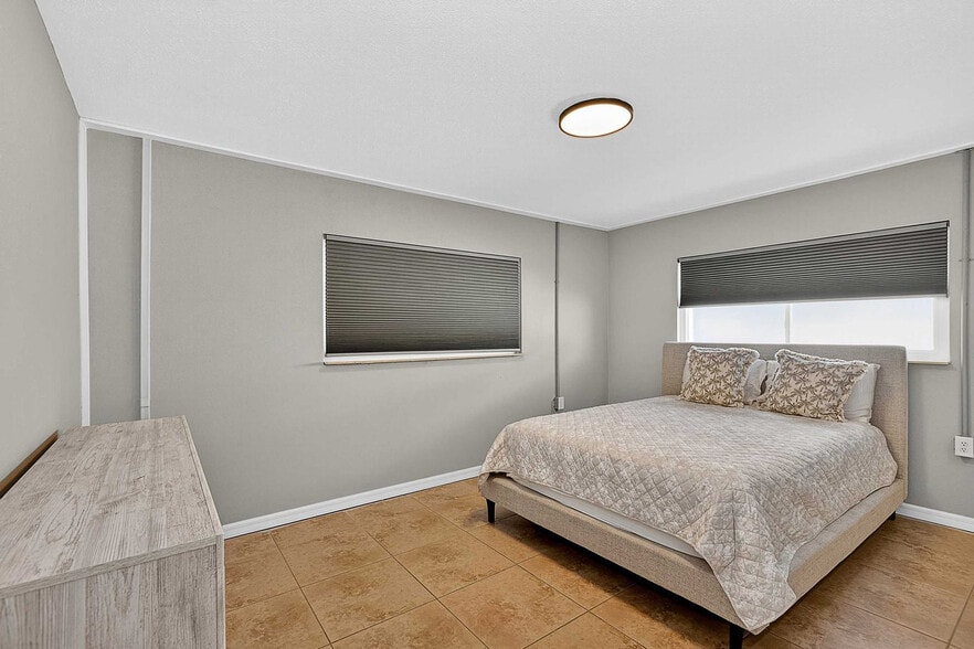 Building Photo - 324 Avenida Madera