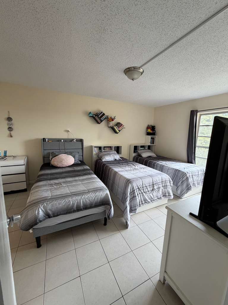 Building Photo - 9180 Fontainebleau Blvd