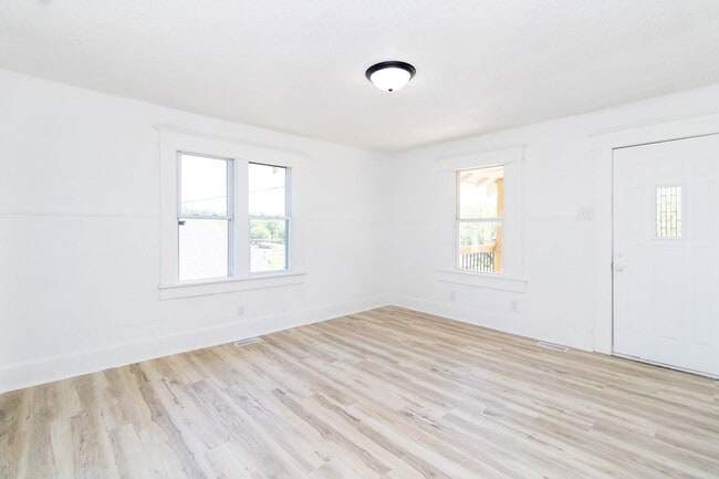 Building Photo - 203 E Vassar St