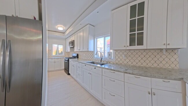 Building Photo - 75 Richardson St