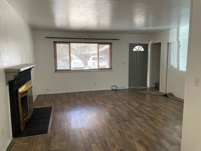 Building Photo - 3685 Tamarack Ave