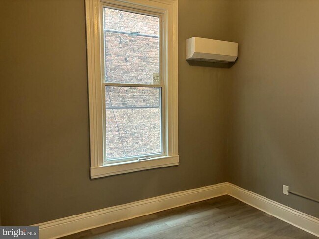 Building Photo - 2124 Maryland Ave