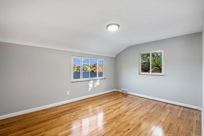 Building Photo - 448 Jacobson Dr