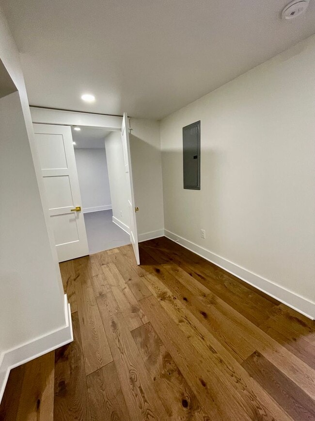 Building Photo - 323 50th Ave N