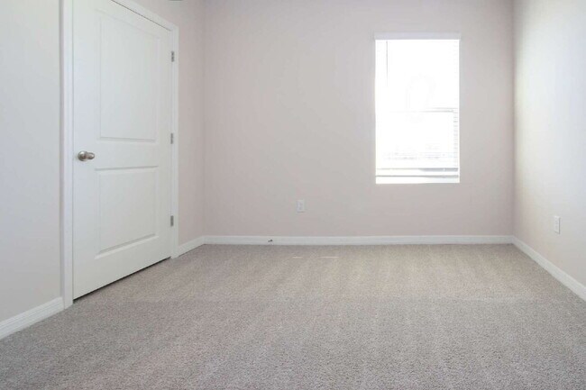 Building Photo - Spacious 5-Bed Retreat with Granite Elegance in Lakewood Ranch