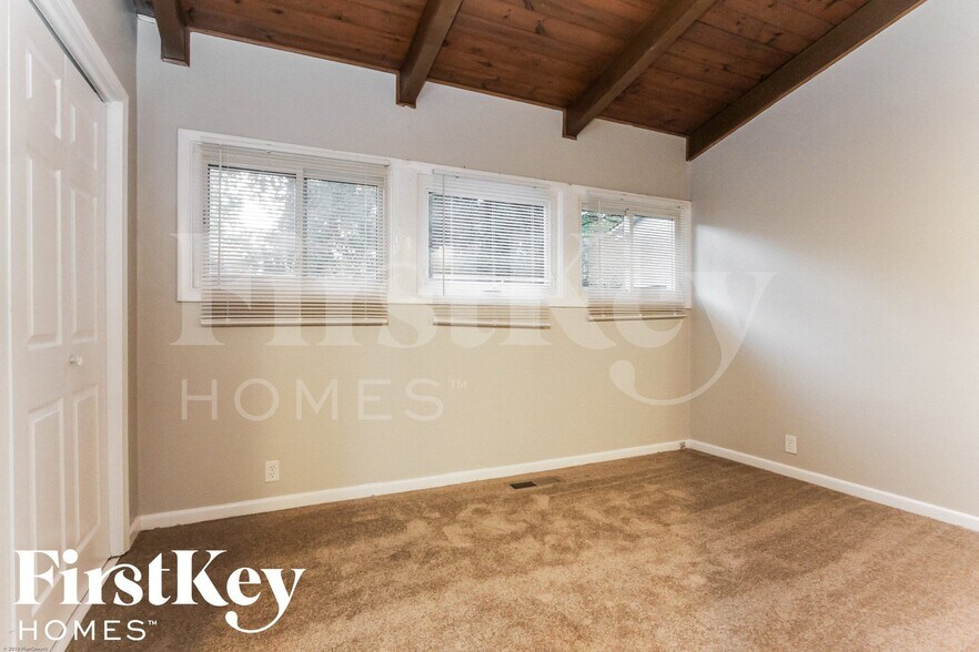 Building Photo - 4913 Victoria Rd