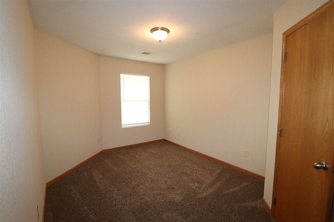 Building Photo - 1712 Clover Dr
