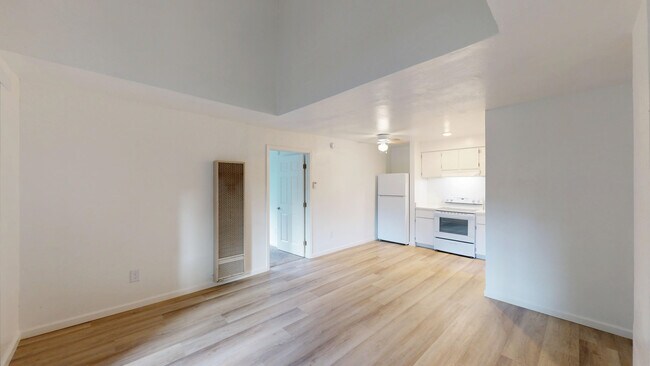 Building Photo - 515 B St