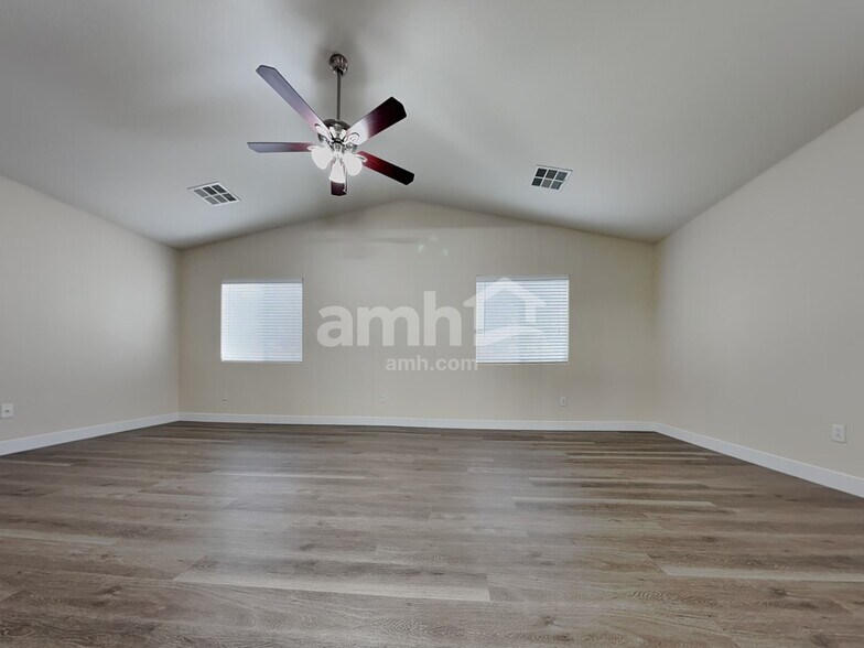 Building Photo - 3810 Shimmering Creek Ave