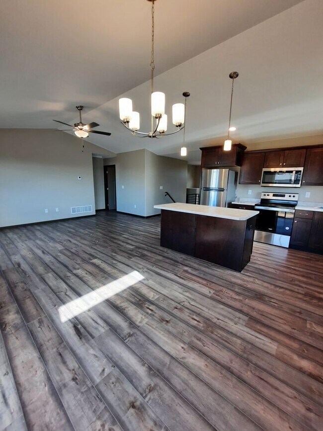 Building Photo - 4 BED | 3 BATH | SINGLE-FAMILY | DOUBLE GA...