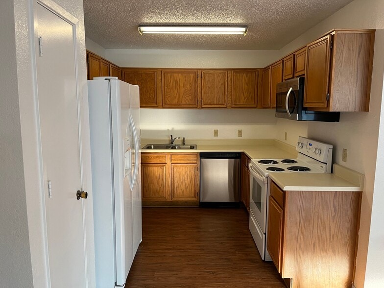 Building Photo - 10258 Aurora Dr