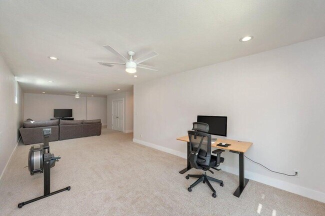 Building Photo - 508 Hideaway Ln