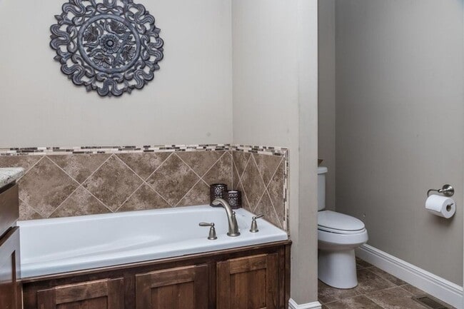 Building Photo - Beautiful 4BD in Battlefield, MO